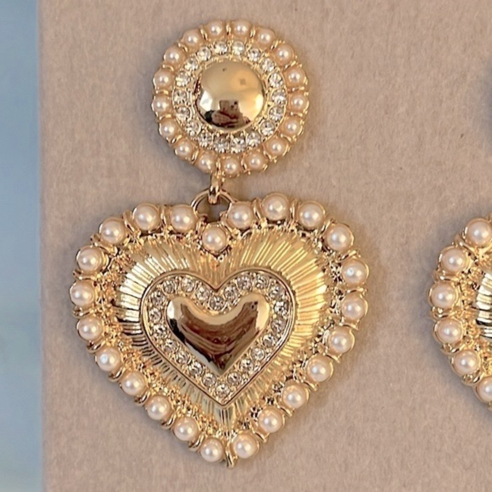 Brand New BaubleBar Gold Tone Heart Faux Pearl Beaded Drop Earrings Valentine’s - Picture 6 of 14
